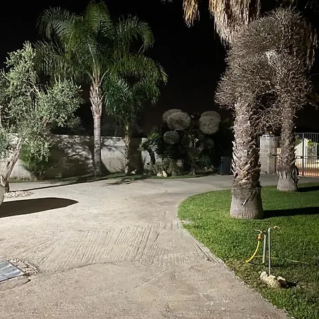 Villa Orester مونتيروني دي ليتشي